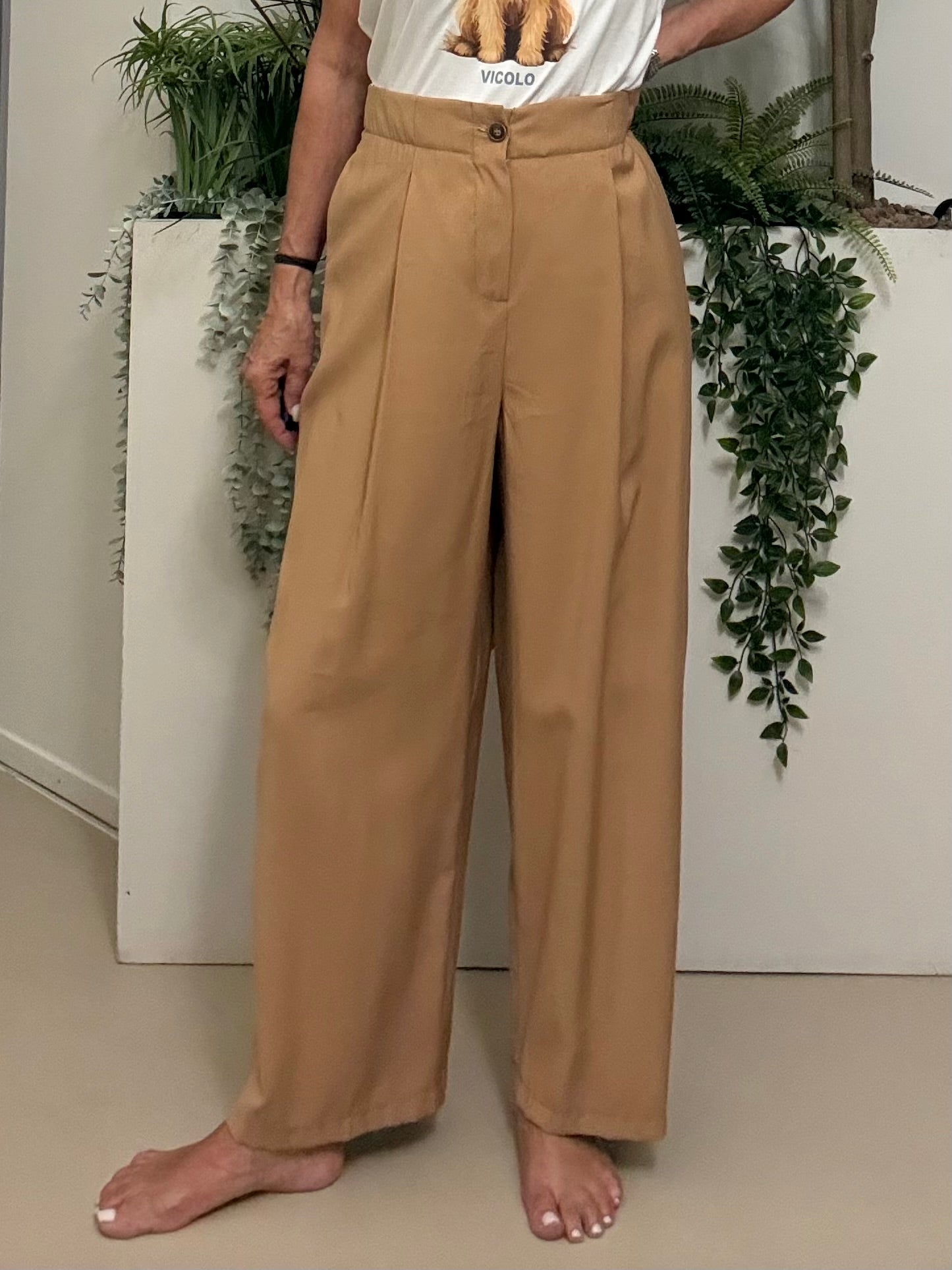 PANTALONE CON PINCE TENSIONE IN
