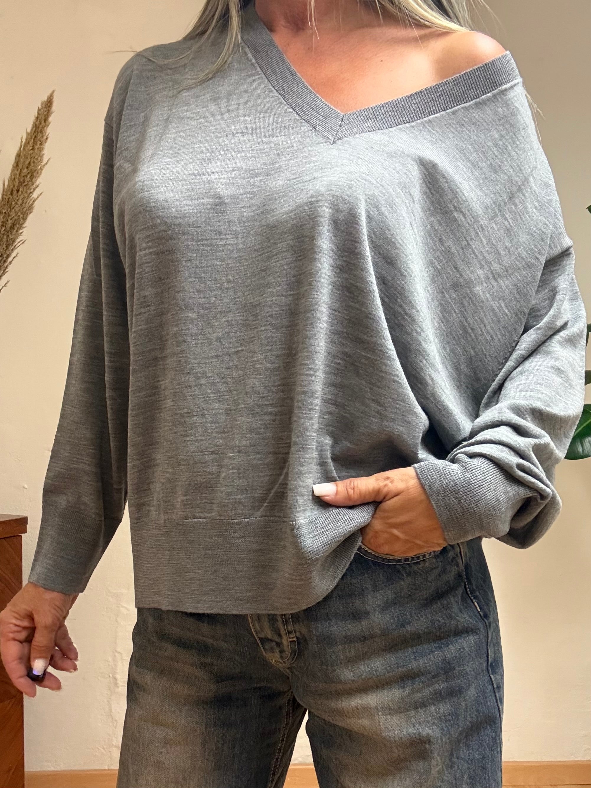 Maglia scollo a V Vicolo 2043