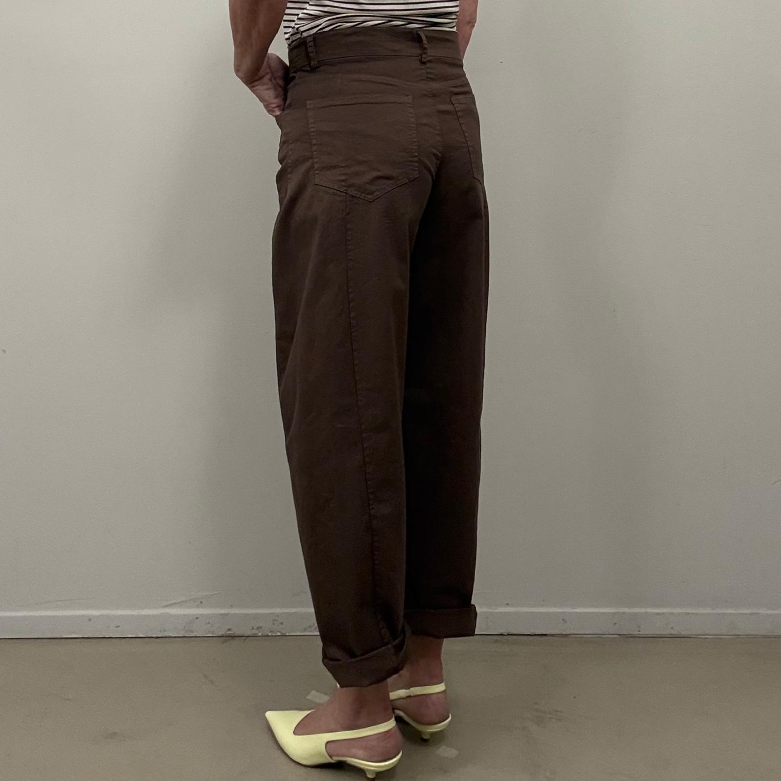 Pantalone barrelTensione in