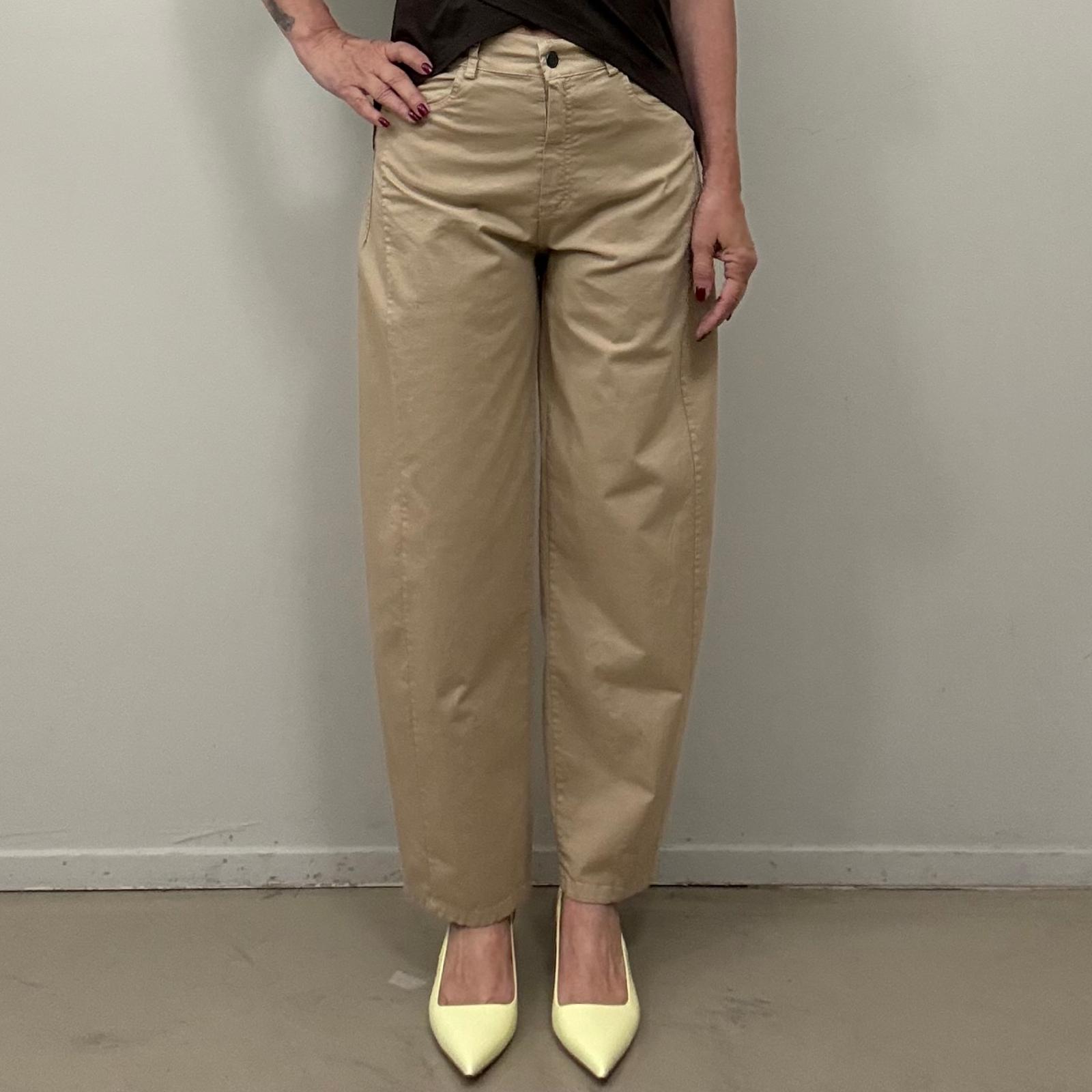 Pantalone barrelTensione in