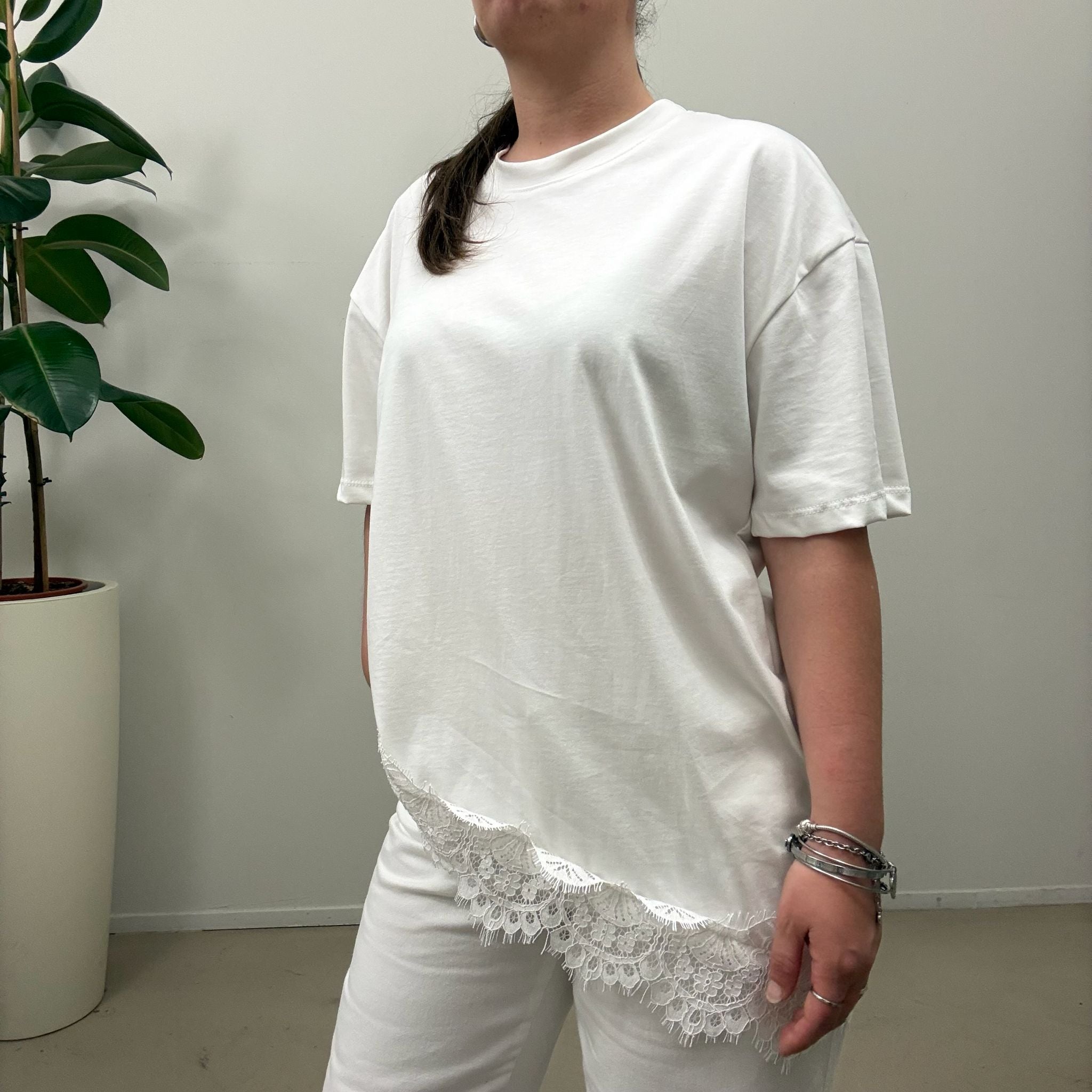T-shirt Vicolo asimmetrica