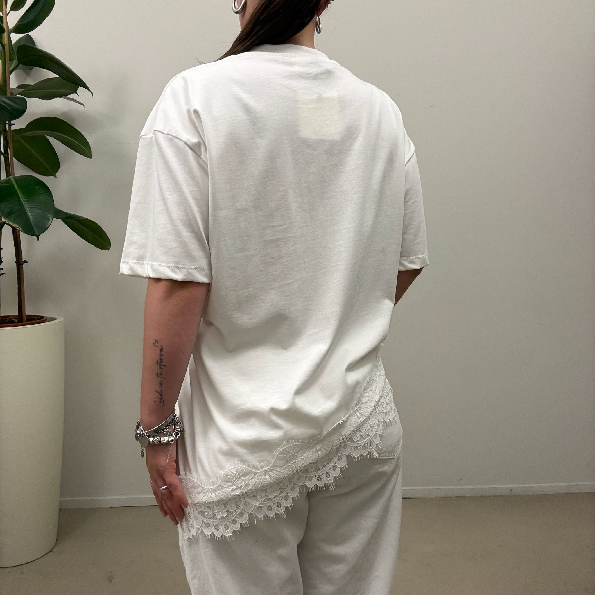T-shirt Vicolo asimmetrica