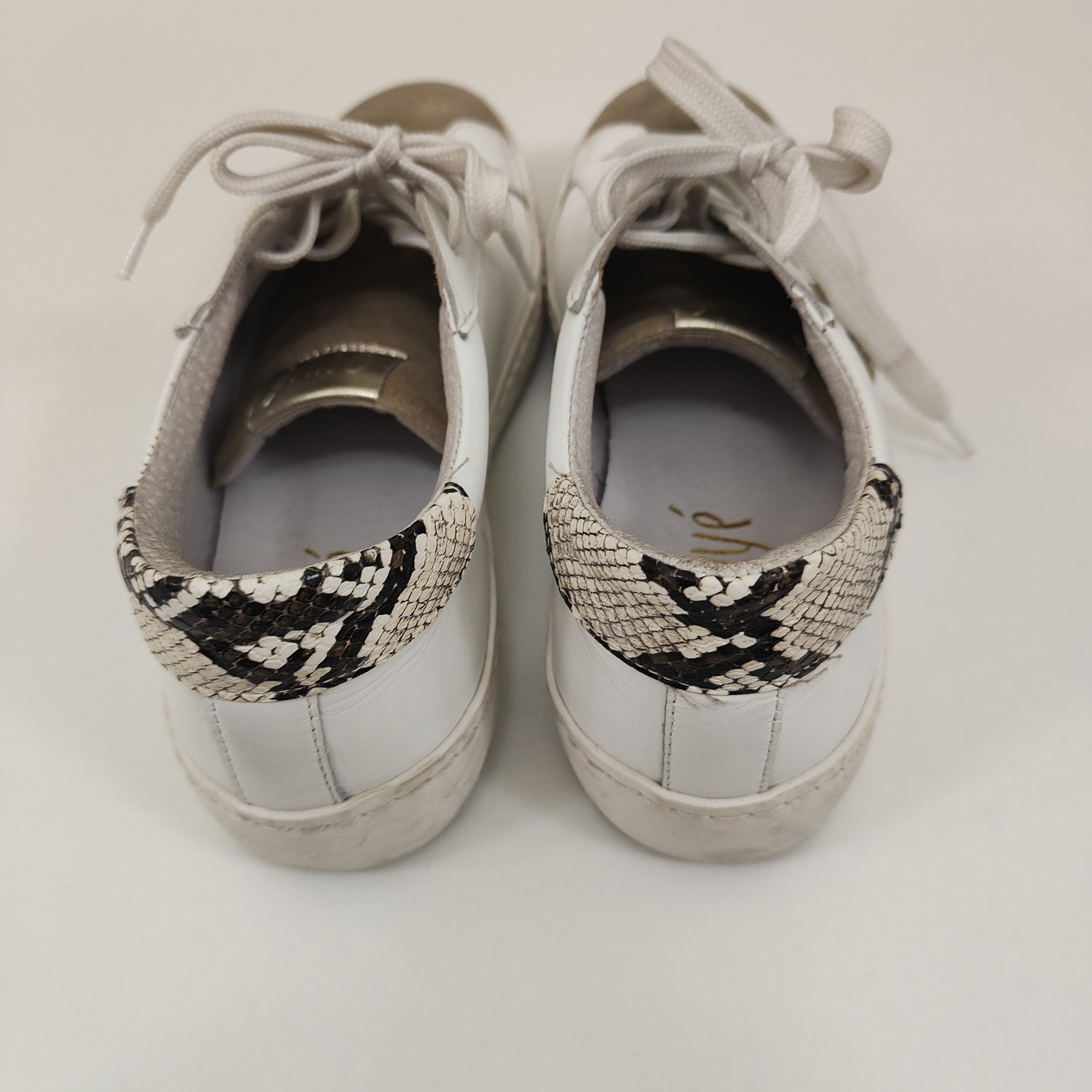 SNEAKER  OVYE'